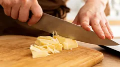 もうお店でチーズは買わない：10分で簡単に手作りする方法