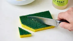 主婦たちが食器用スポンジの角を切り落とす理由:この裏技を知っている人はごくわずか